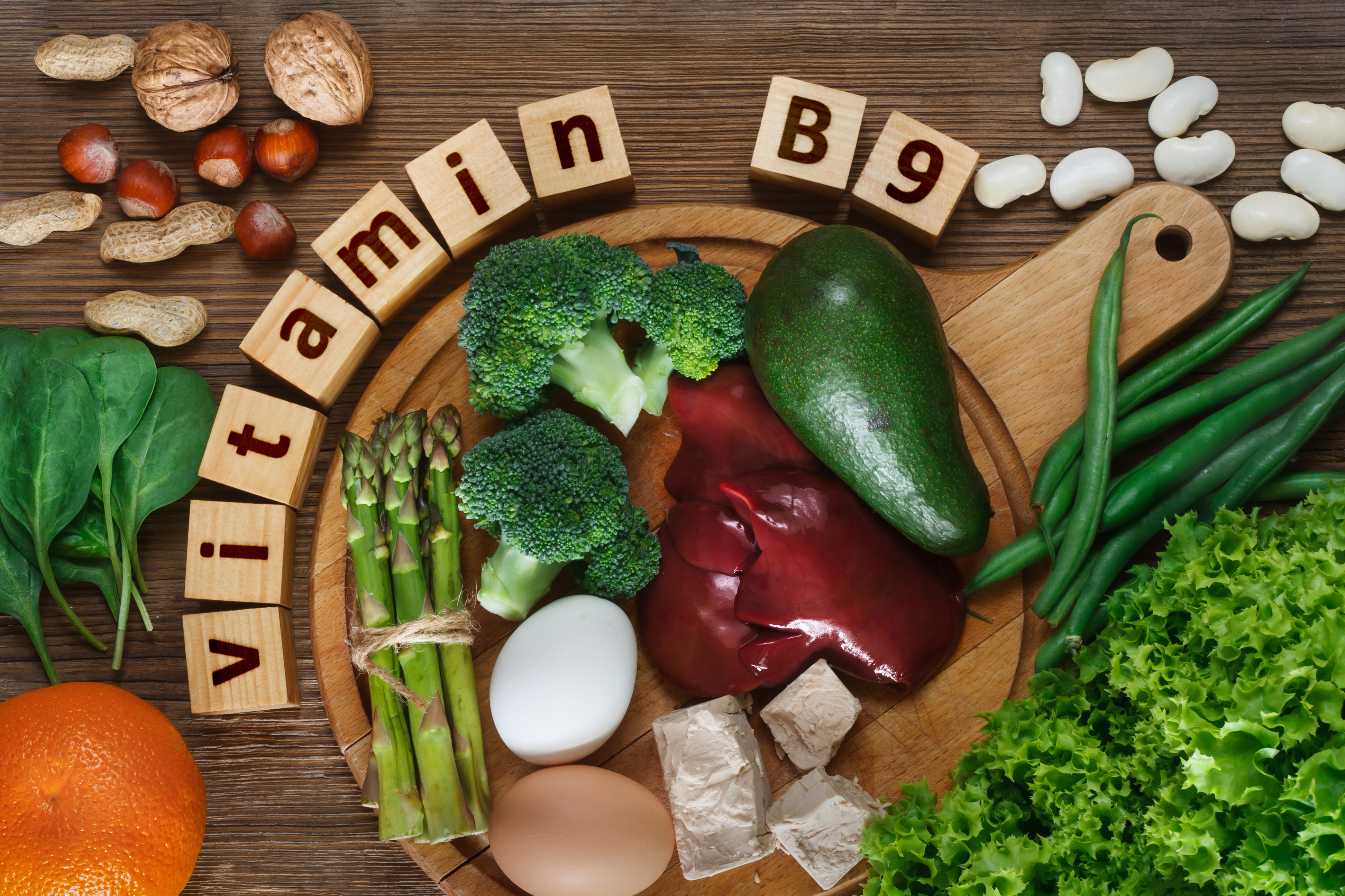 Овощи витамин b. Витамин b9 фолиевая кислота. Витамин б9 фолиевая кислота. Фолиевая кислота витамин в9. Фолиевая кислота и витамин в9 продукты.